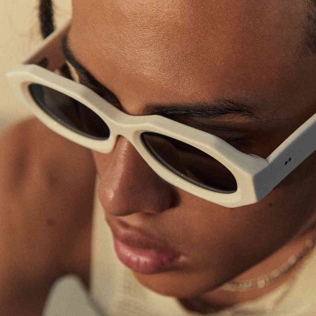 OFF WHITE