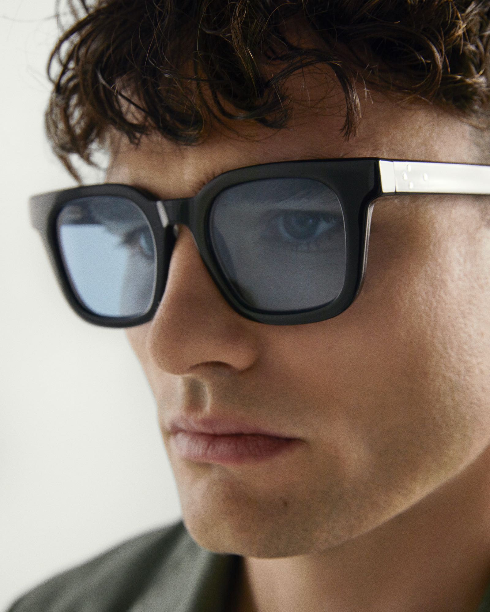 BKK | BLACK LIGHT SKY